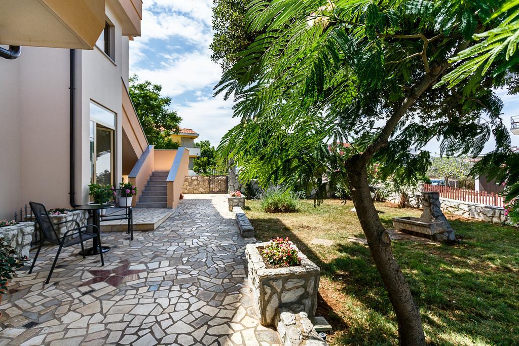 Rimbaldo Apartments คิร์ก ภายนอก รูปภาพ