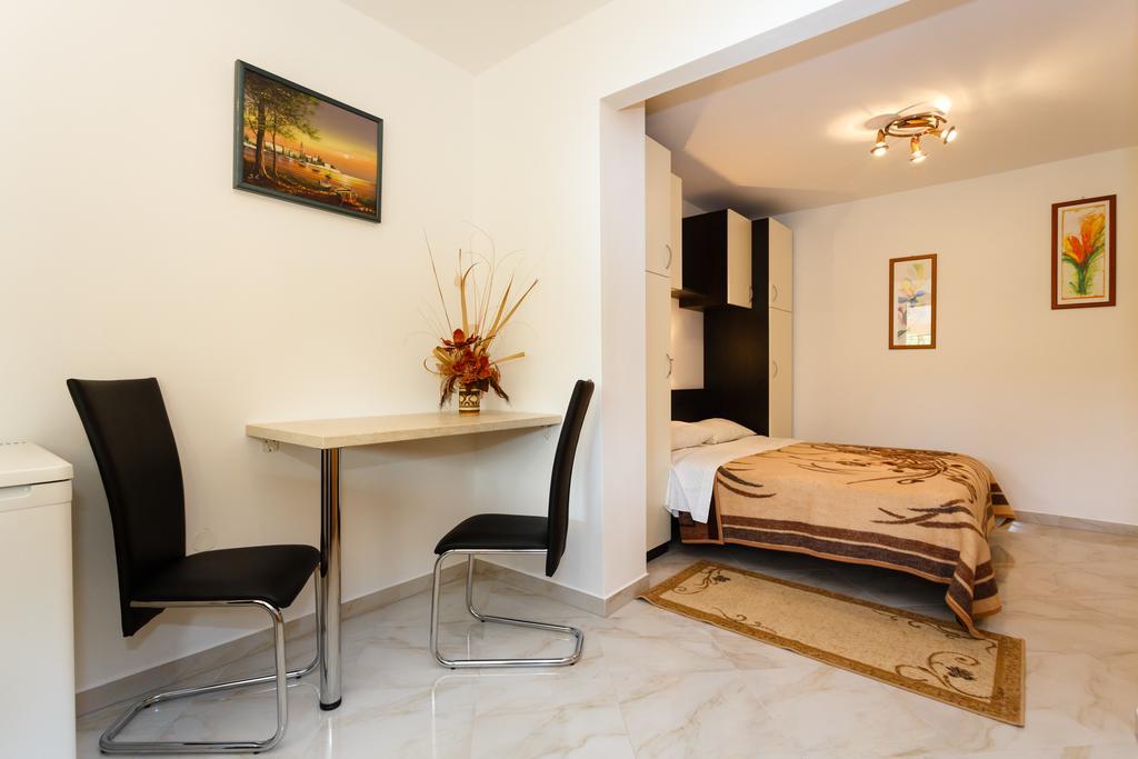 Rimbaldo Apartments คิร์ก ภายนอก รูปภาพ